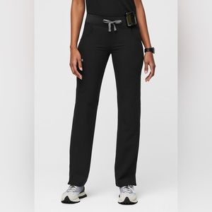 Figs Women’s Black Kade - Petite Cargo Scrub Pants, Medium Petite